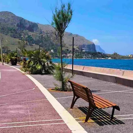 - - Sferracavallo Sul Mare 巴勒莫