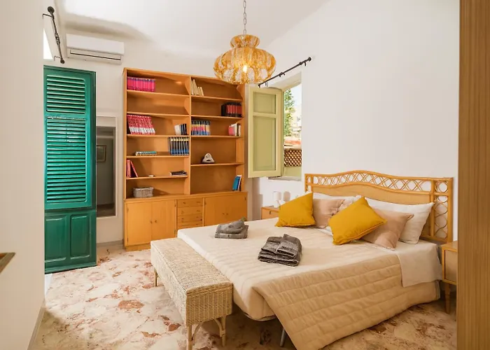 - - Sferracavallo Sul Mare 公寓 *