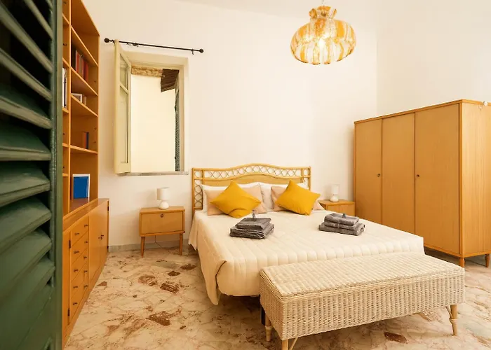 - - Sferracavallo Sul Mare 巴勒莫